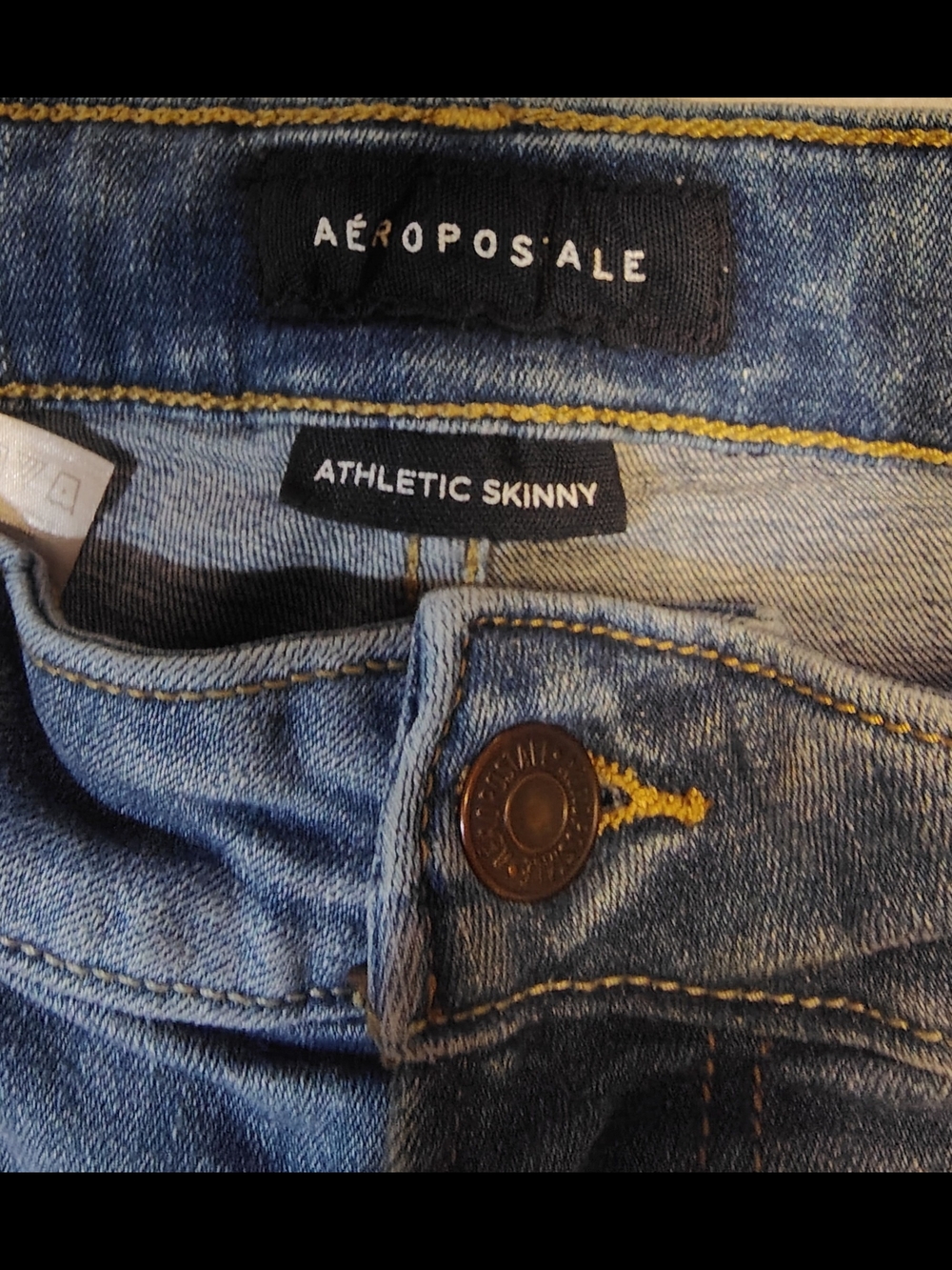 Aeropostale Light Wash Distressed Light Blue Jeansb32/34